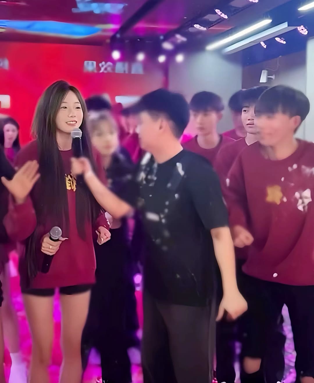 美女壁纸锁屏_美女壁纸图片2025最新款