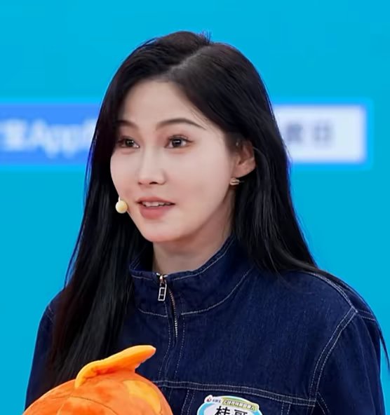 美女照片游泳中国_美女头像甜美背影