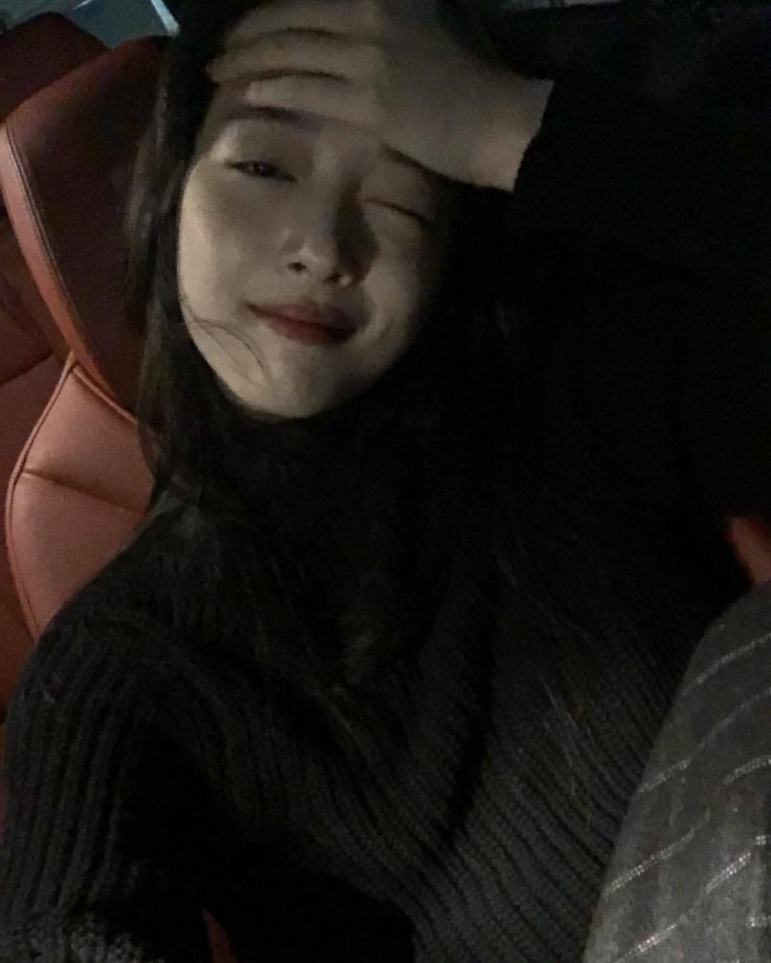 美女照片手机挡脸头像_美女高雅造型