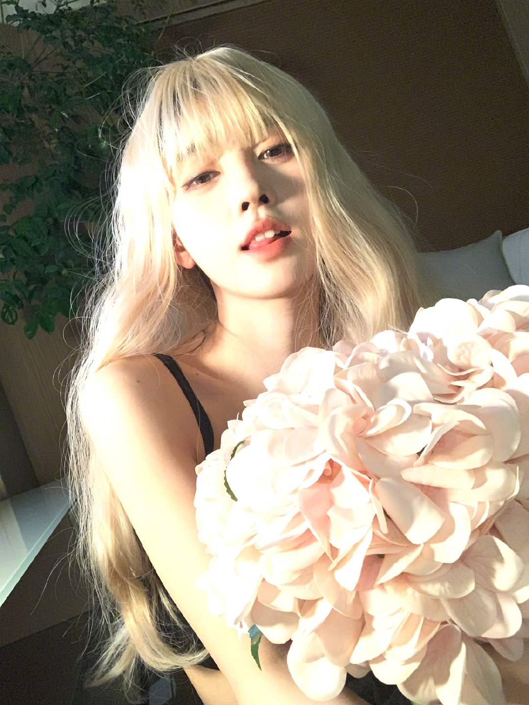 美女照片性格_美女图片微信头像侧面