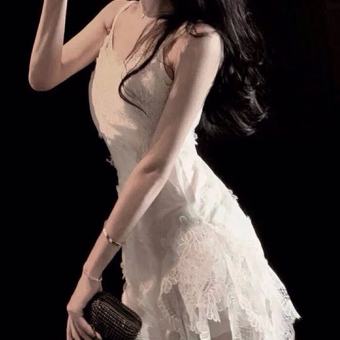 美女壁纸桌面_美女高雅造型