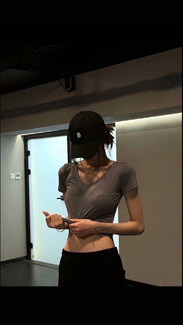 美女高雅造型_美女头像真人头像简约