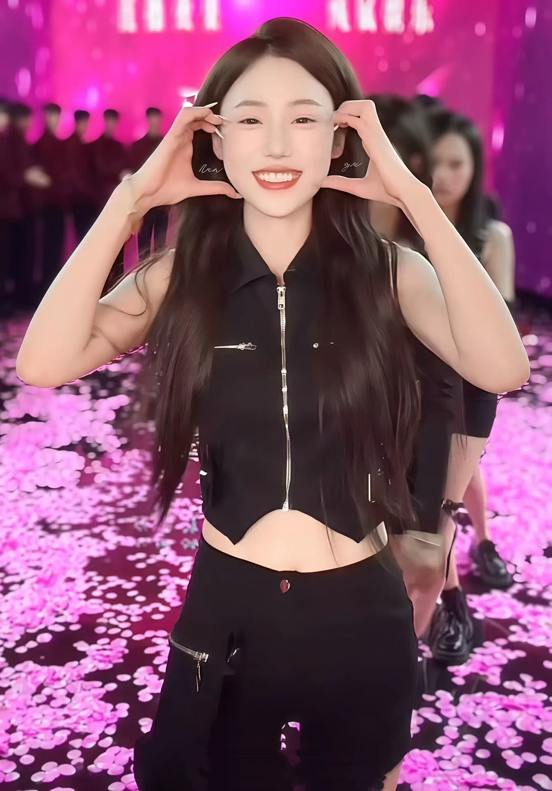 美女照片真人图片背面_美女头像真人头像网红