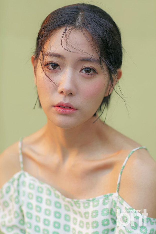 美女照片背影侧面唯美_美女头像真人头像可爱