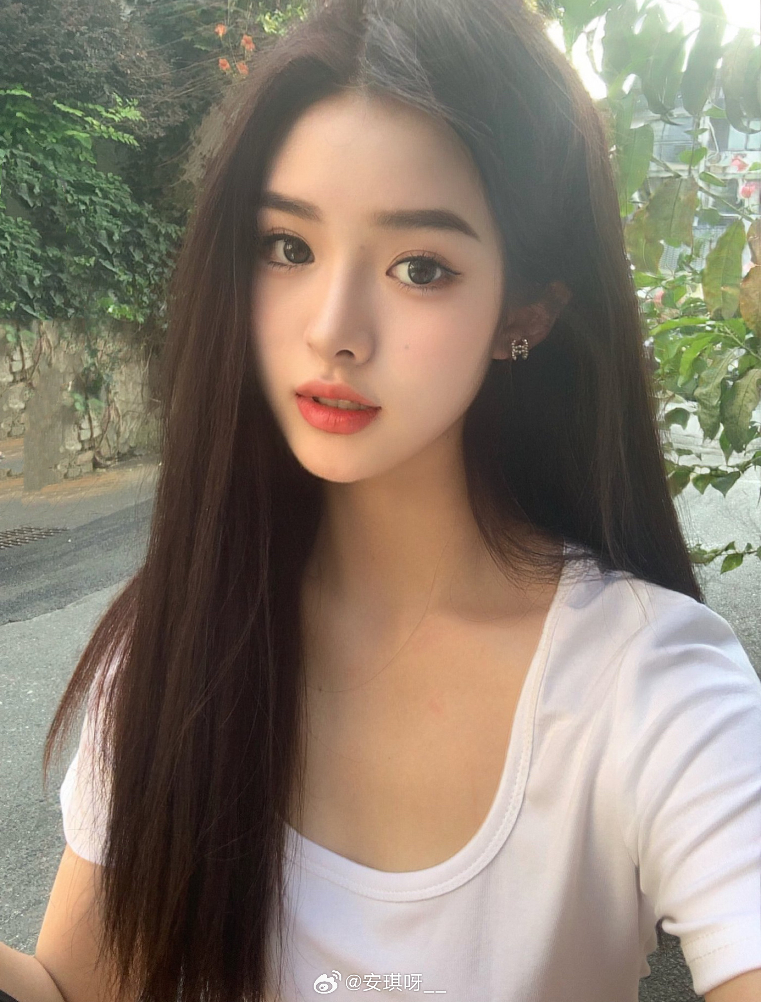 晚上想吃你的黑葡萄是什么意思_美女照片