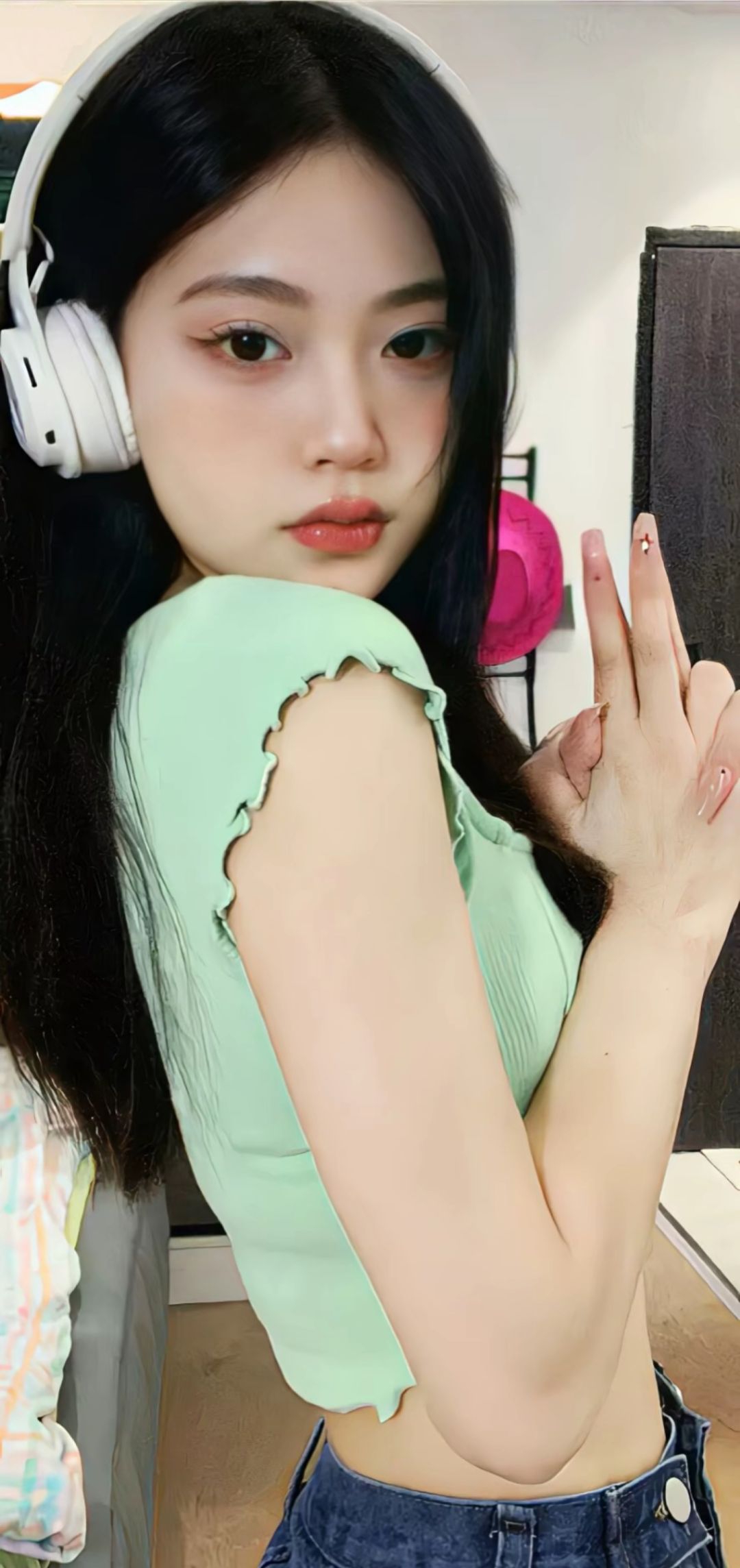 美女壁纸风景_美女热舞