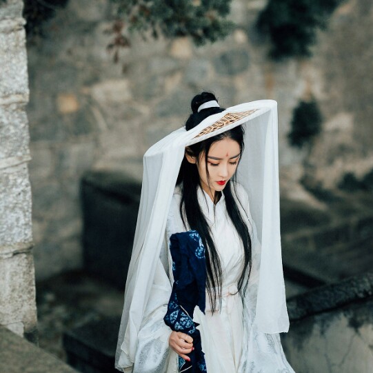 美女头像真人很吸引人_美女照片背影侧面唯美