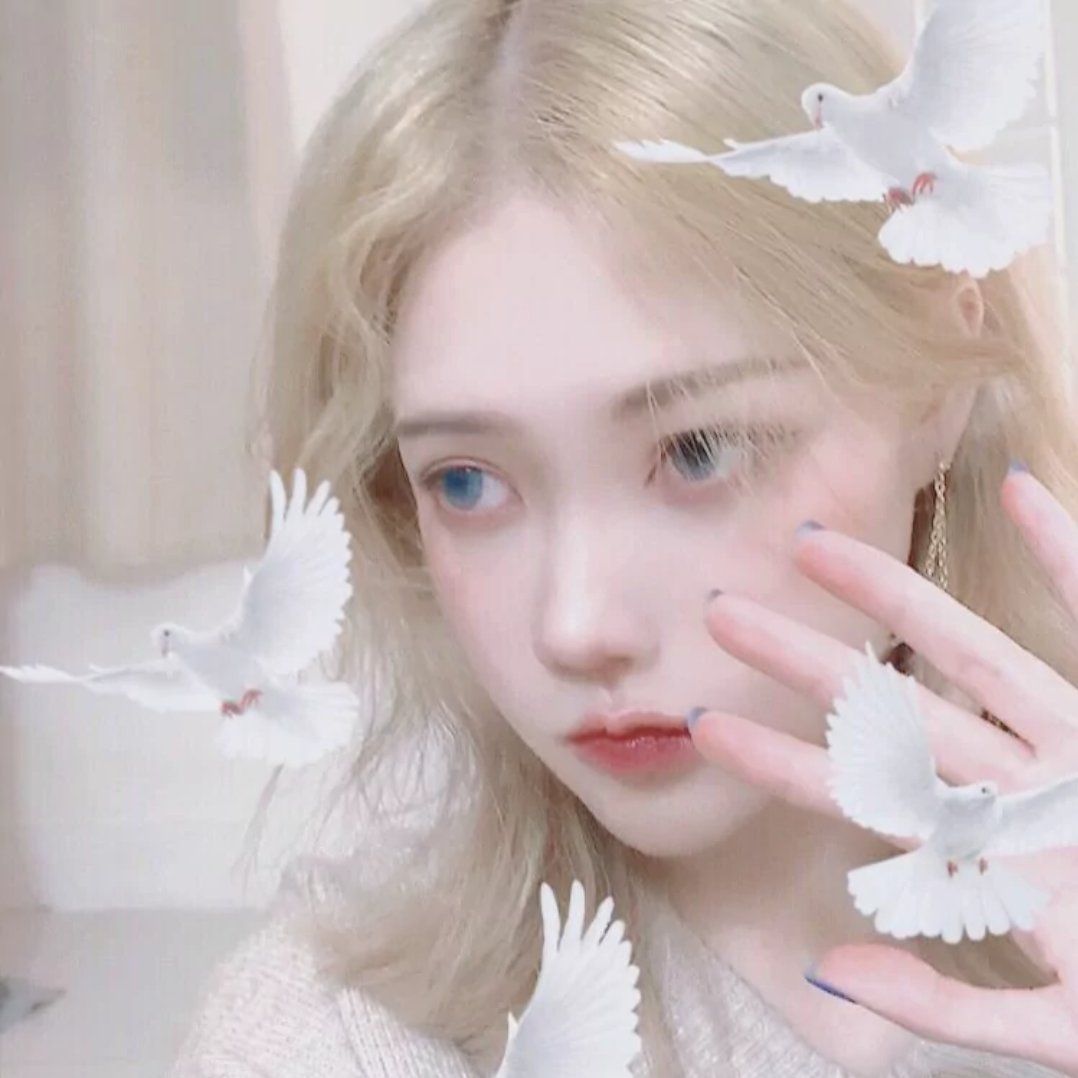 美女壁纸抖音_美女头像真人很吸引人