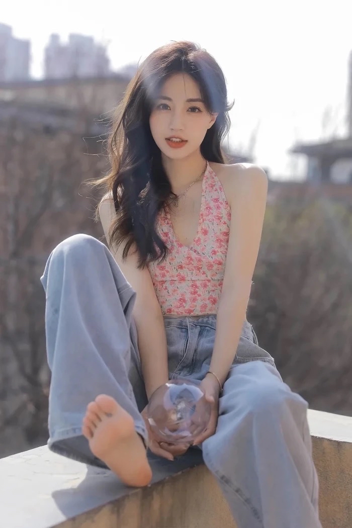 美女头像真人很吸引人_美女热舞