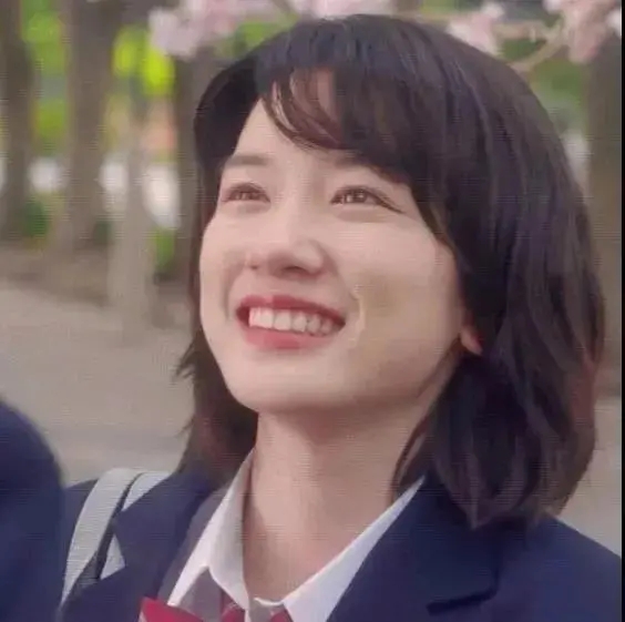 美女照片游泳写真素材_美女头像一个人